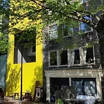 Πανσιόν House Of Straw 3*